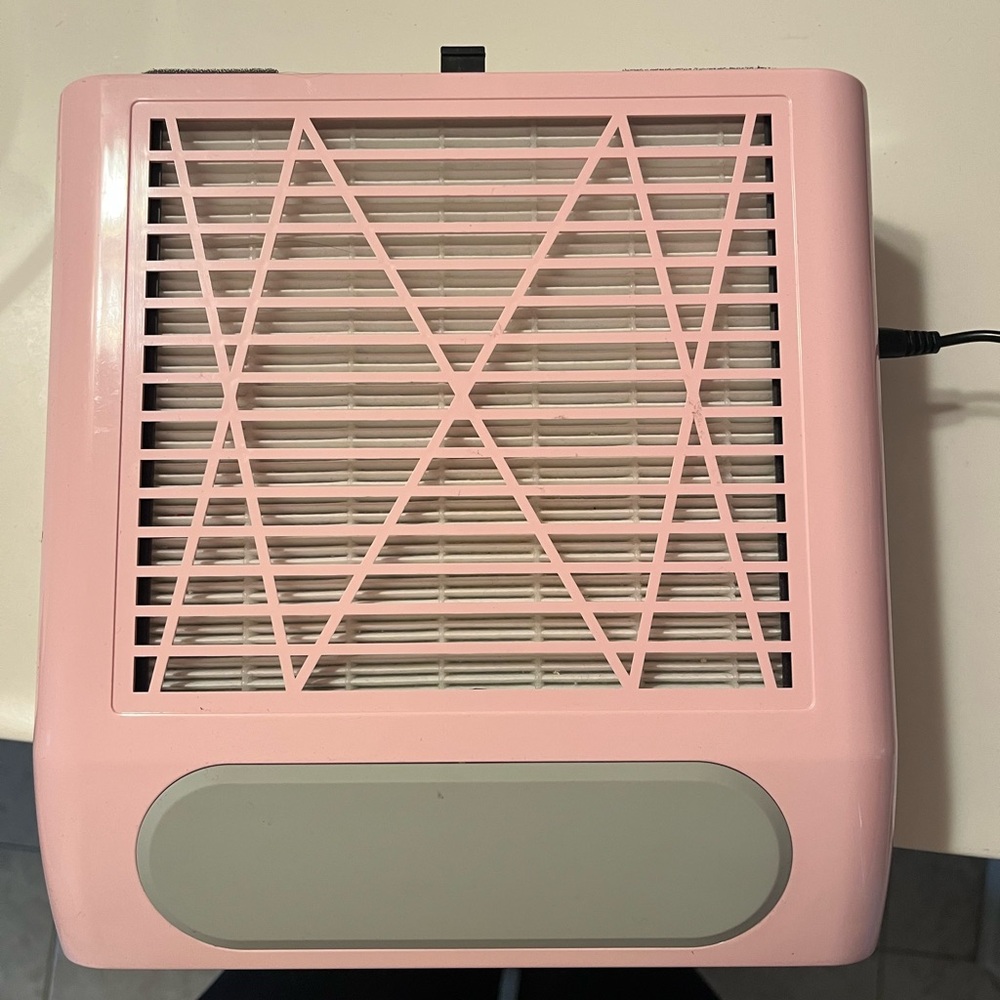 Nail dust collector